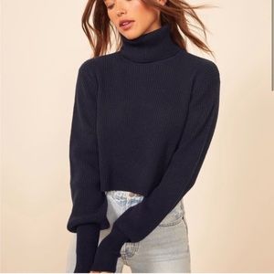 Cropped turtleneck sweater Aritzia (worn one time, perfect condition)